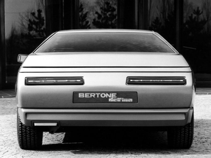  Alfa Romeo Delfino Concept 1983 года  (фото 15 из 18)